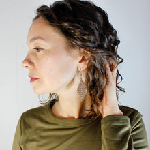 Load image into Gallery viewer, Mesh Ear Rings in Champagne